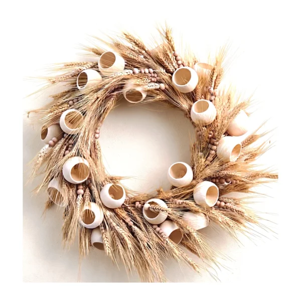 Wheat Ring with Bellcups AR03: a full, textured wreath of naturally dried wheat ears