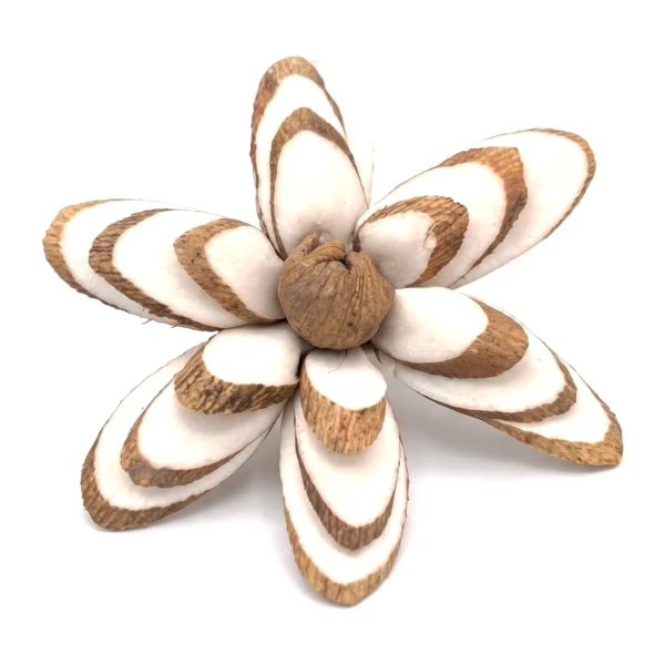 Sola Star SO35: handmade star-shaped sola flower with long, pointed petals