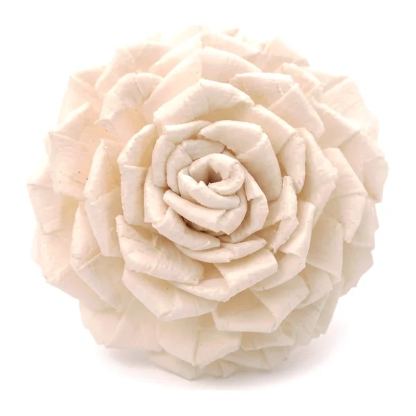 Sola Lovely Rose SO47: a compact, rounded rose built by hand