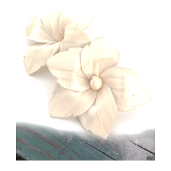 Sola Lotus Hibiscus SO63: handmade Sola Lotus Hibiscus with broad, open petals, notched tips and a smooth bead centre