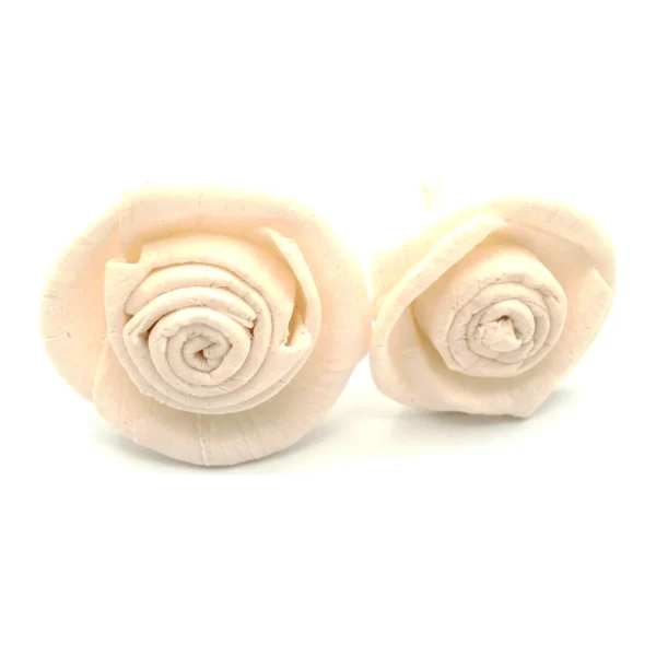 Sola Ring Rose SO73 in natural ivory: a hand-rolled rose with a tight spiral centre wrapped in a single broad ring petal